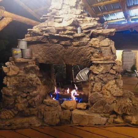 Stonegate Lodge Bed, Wifi, 50In Roku Tv, Salt Water Pool Room #109 Eureka Springs Esterno foto