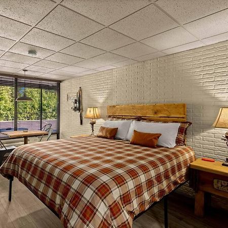 Stonegate Lodge Bed, Wifi, 50In Roku Tv, Salt Water Pool Room #109 Eureka Springs Esterno foto