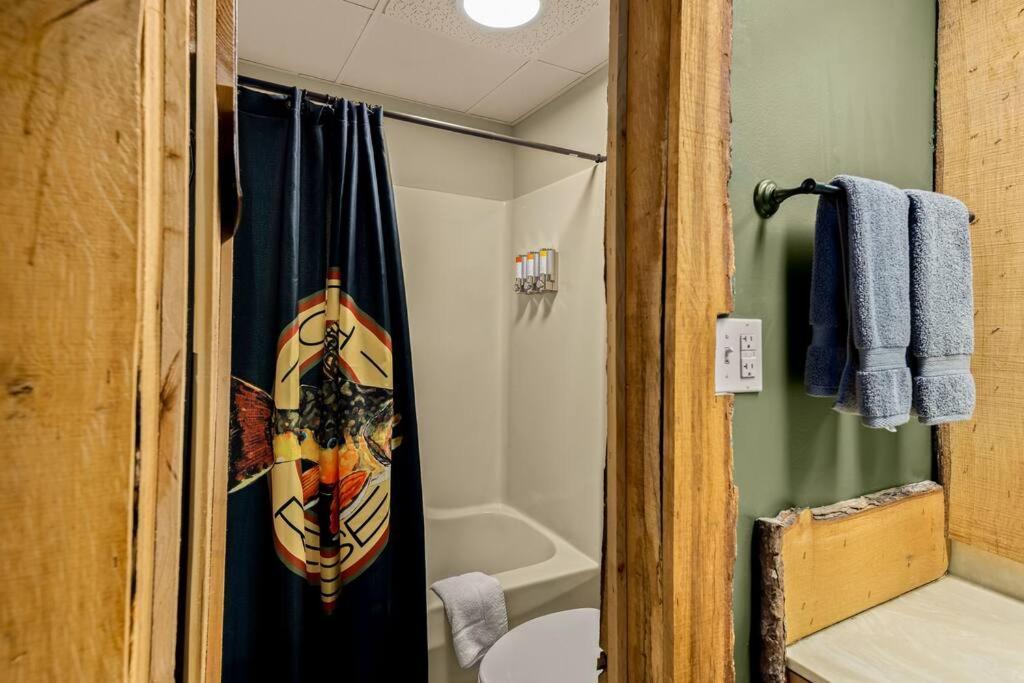 Stonegate Lodge Bed, Wifi, 50In Roku Tv, Salt Water Pool Room #109 Eureka Springs Esterno foto