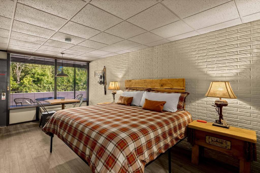 Stonegate Lodge Bed, Wifi, 50In Roku Tv, Salt Water Pool Room #109 Eureka Springs Esterno foto