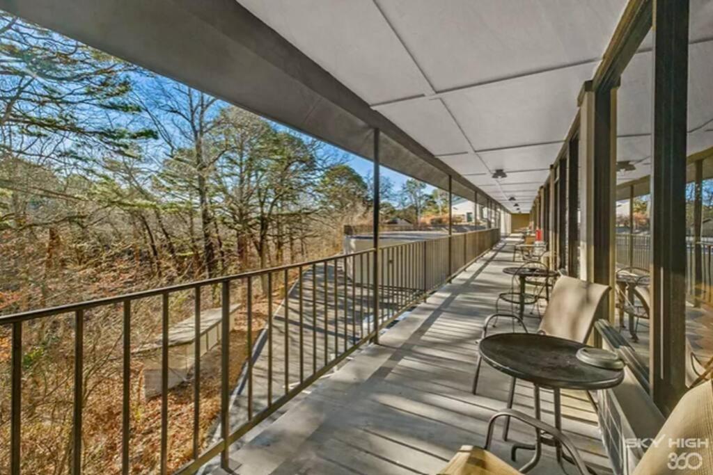 Stonegate Lodge Bed, Wifi, 50In Roku Tv, Salt Water Pool Room #109 Eureka Springs Esterno foto