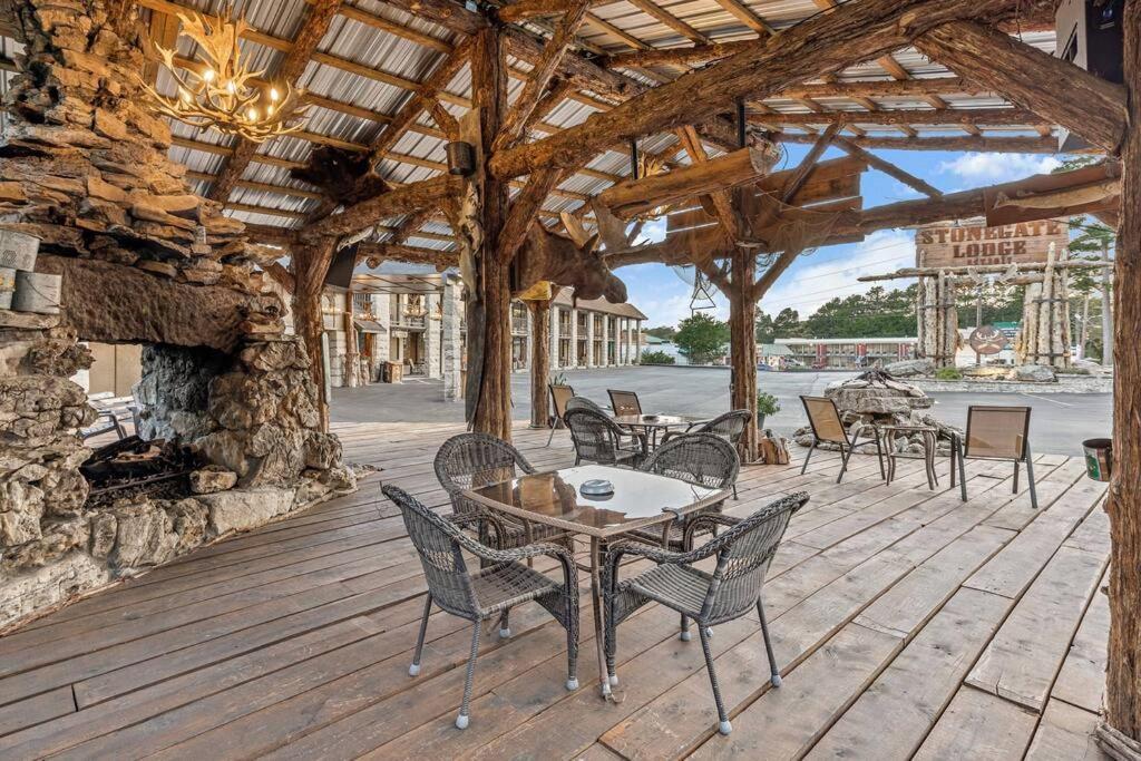 Stonegate Lodge Bed, Wifi, 50In Roku Tv, Salt Water Pool Room #109 Eureka Springs Esterno foto
